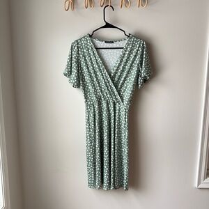 Brand: Fensage
-floral pattern
-stretchy material
Size: Small